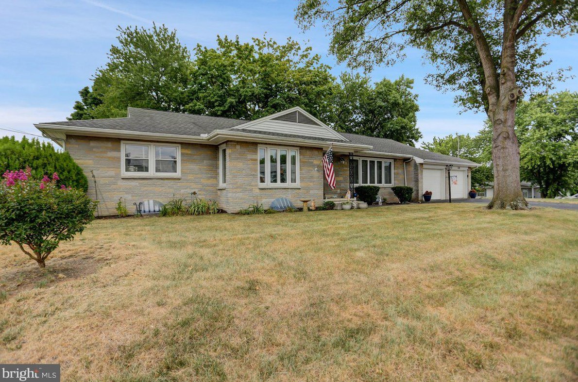 110 Brookview Ave, Chambersburg, PA 17201