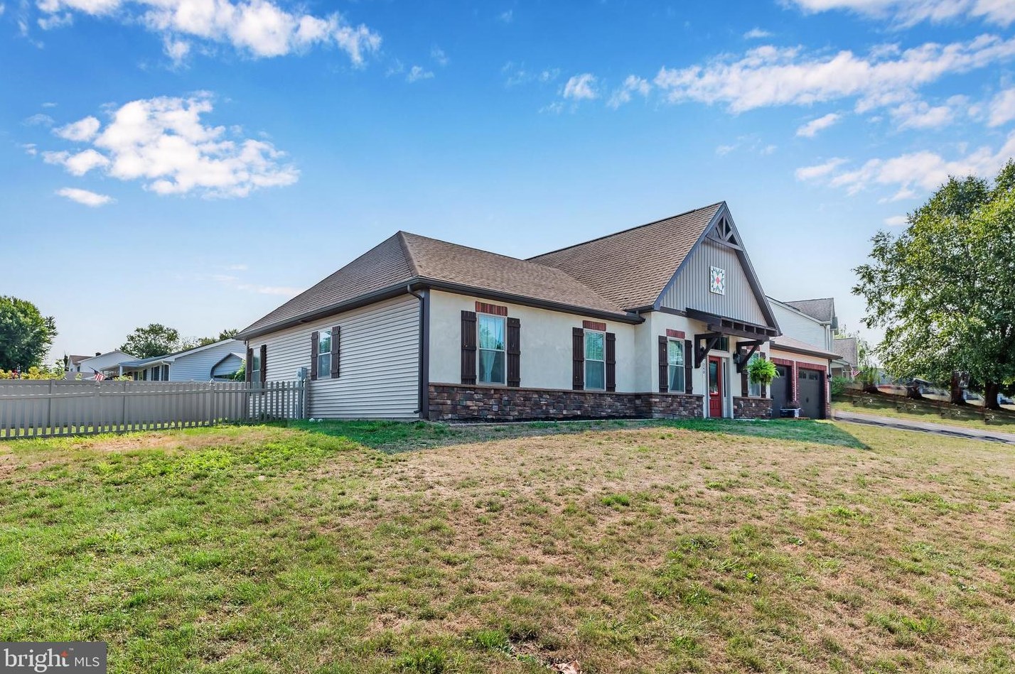 240 Stony Pt Ave, Lees Cross Roads, PA 17257