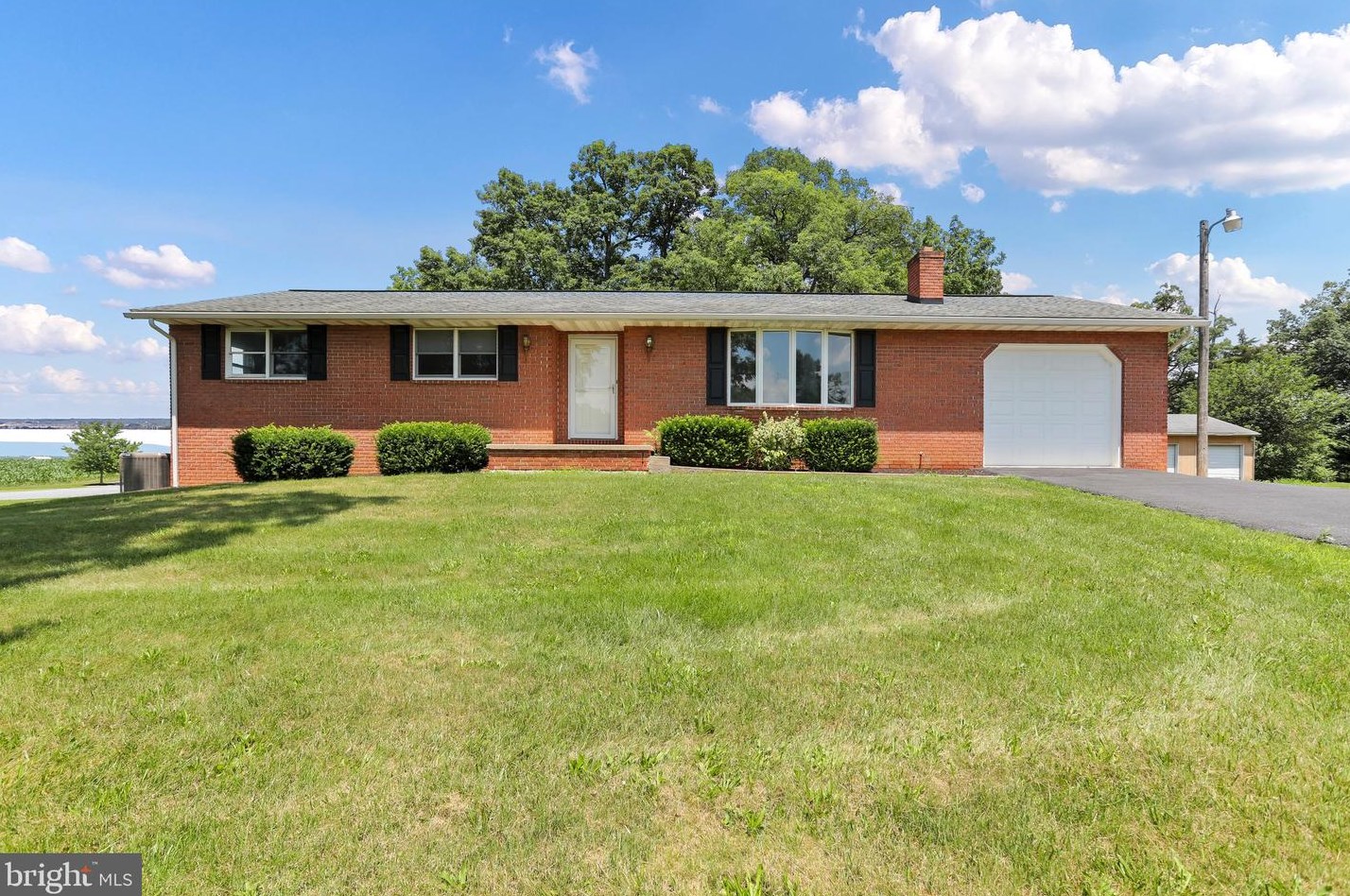 579 Overcash Rd, Chambersburg, PA 17202