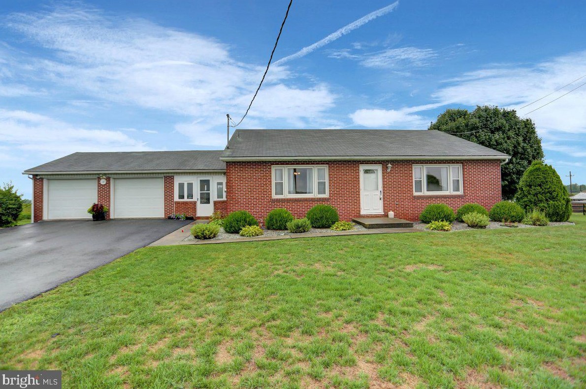 1465 Roxbury Rd, Lees Cross Roads, PA 17257