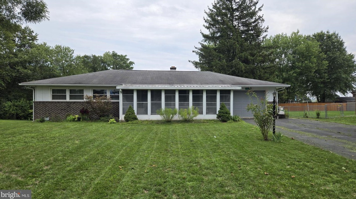 1636 Lee St, Chambersburg, PA 17201