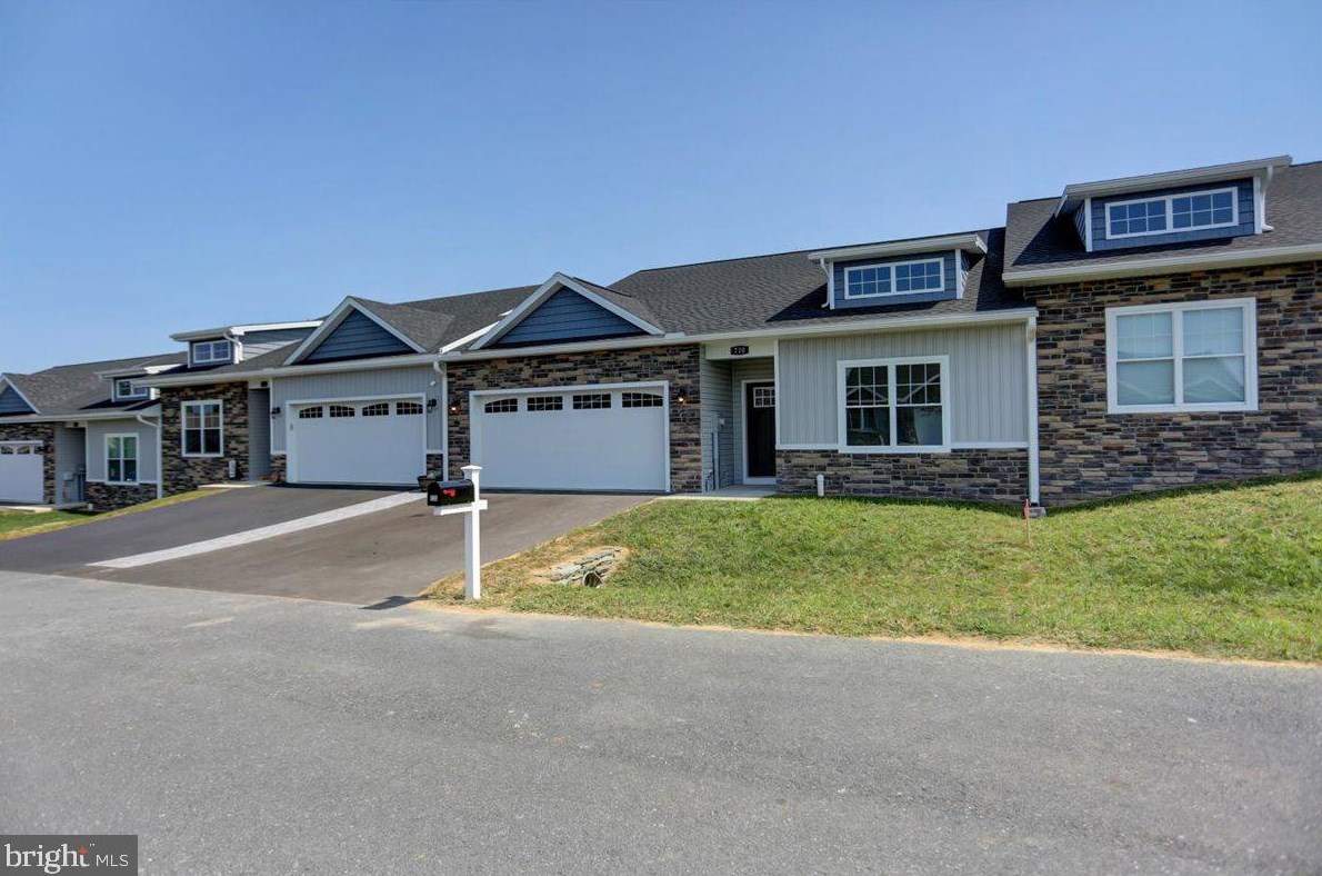 720 Shook Ct W, Upton, PA 17225