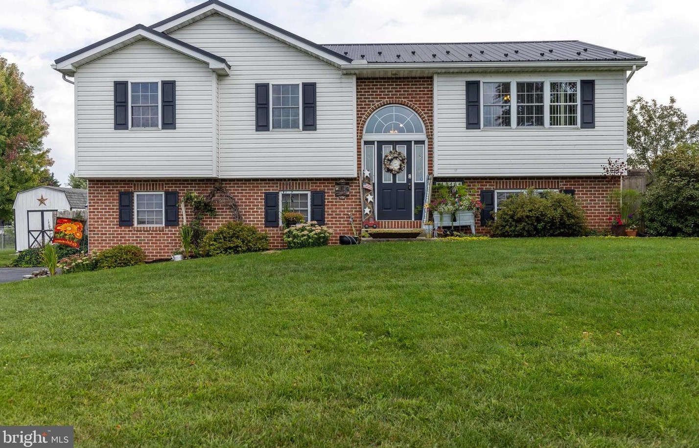 10464 Mapleton Rd, Lees Cross Roads, PA 17257
