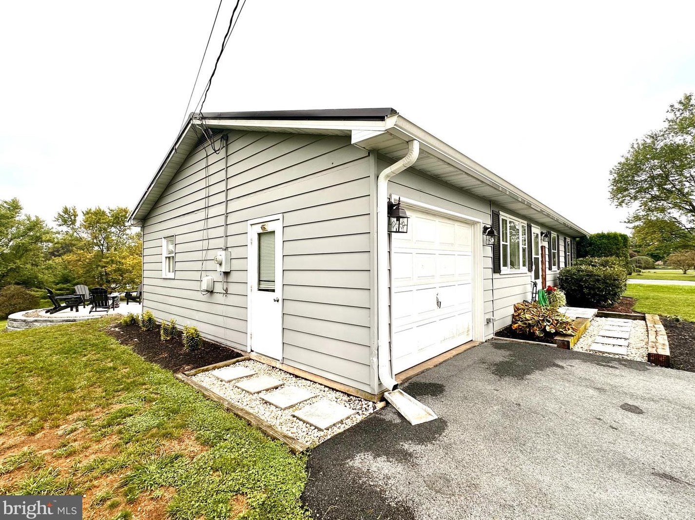 4402 Shatzer St, Chambersburg, PA 17202