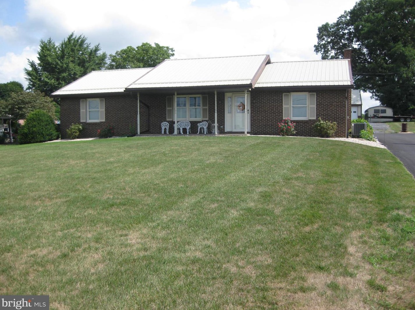1461 Roxbury Rd, Lees Cross Roads, PA 17257