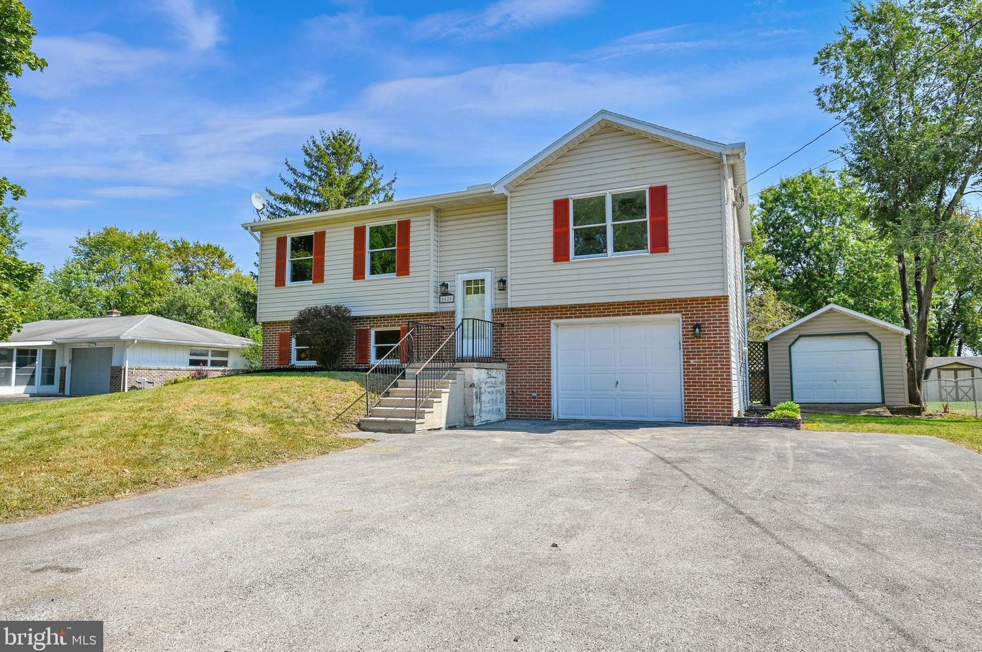1628 Lee St, Chambersburg, PA 17201