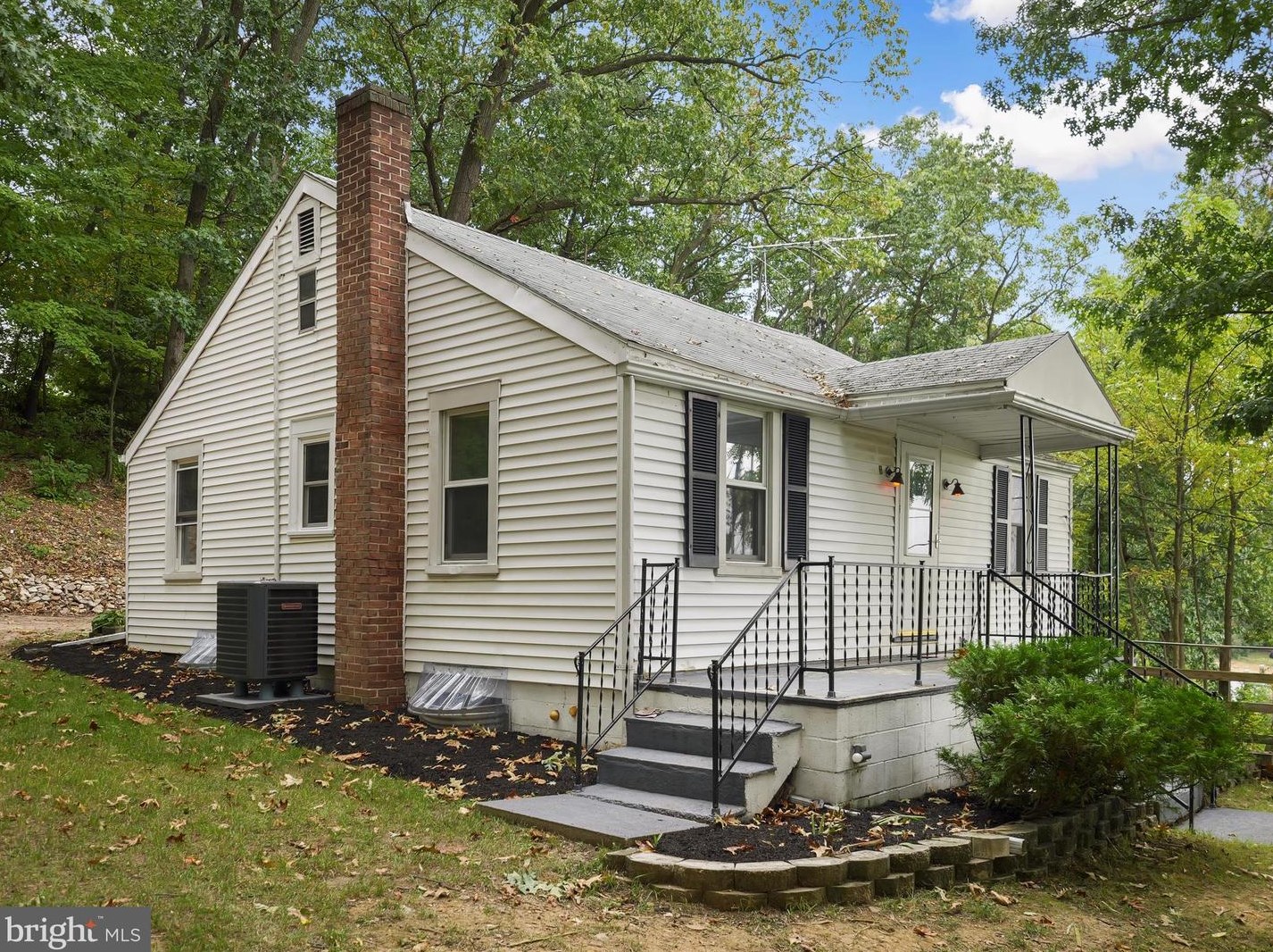 8958 Tomstown Rd, Roadside, PA 17268