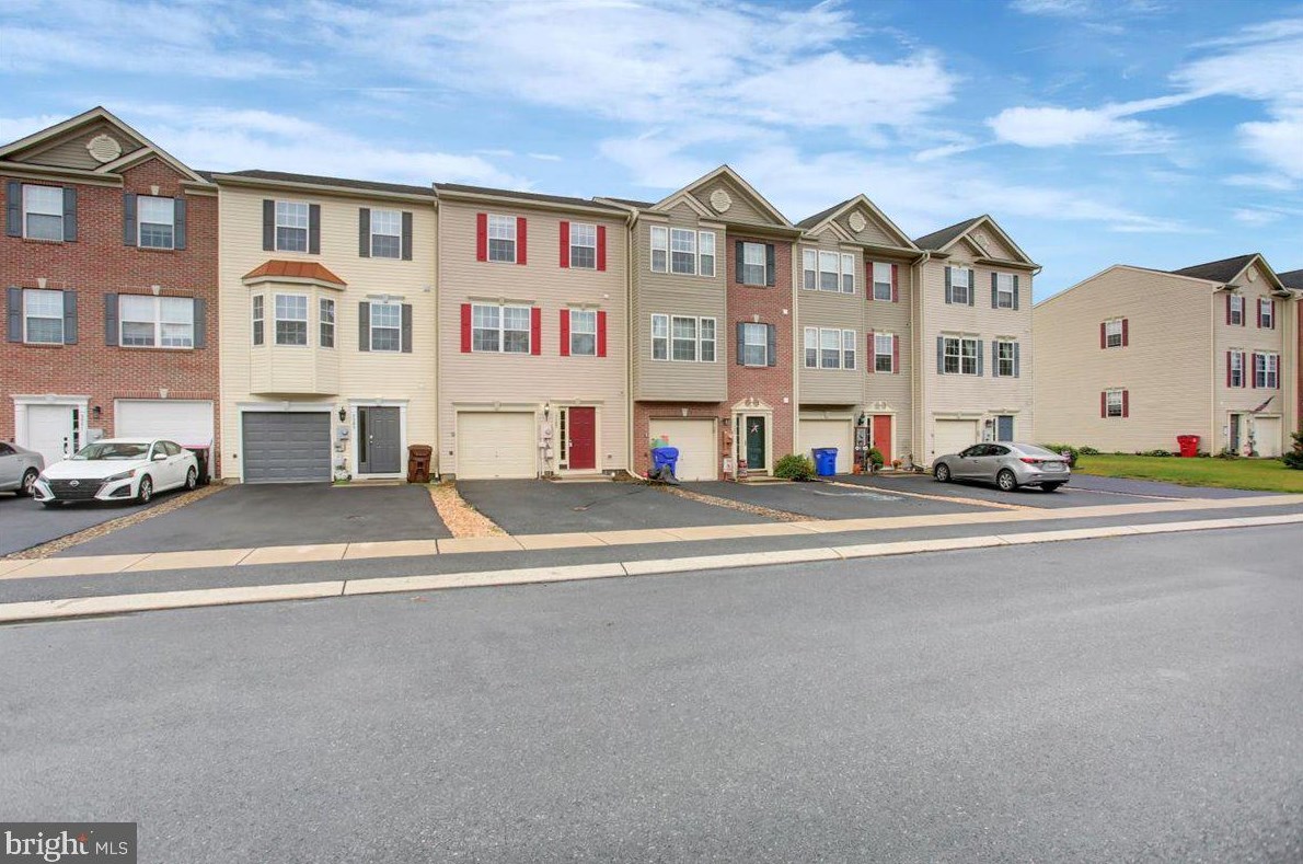 3387 Cornerstone Ct, Chambersburg, PA 17201