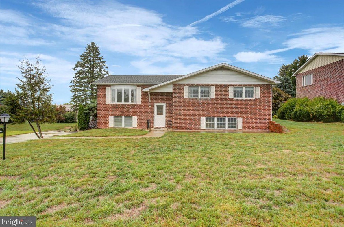 3061 Liverpool Ct, Chambersburg, PA 17201