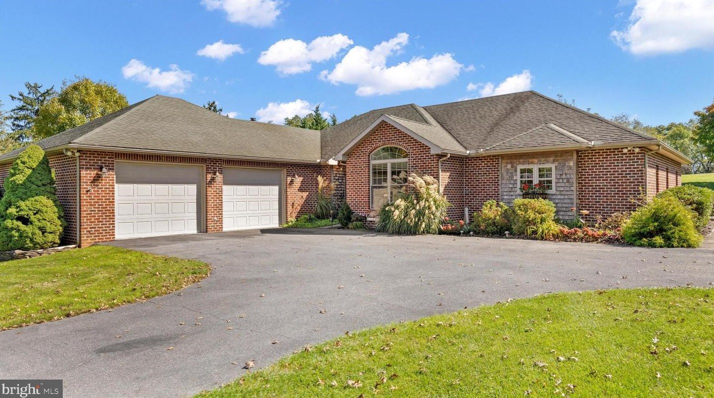 11684 Old Mill Rd, Lees Cross Roads, PA 17257