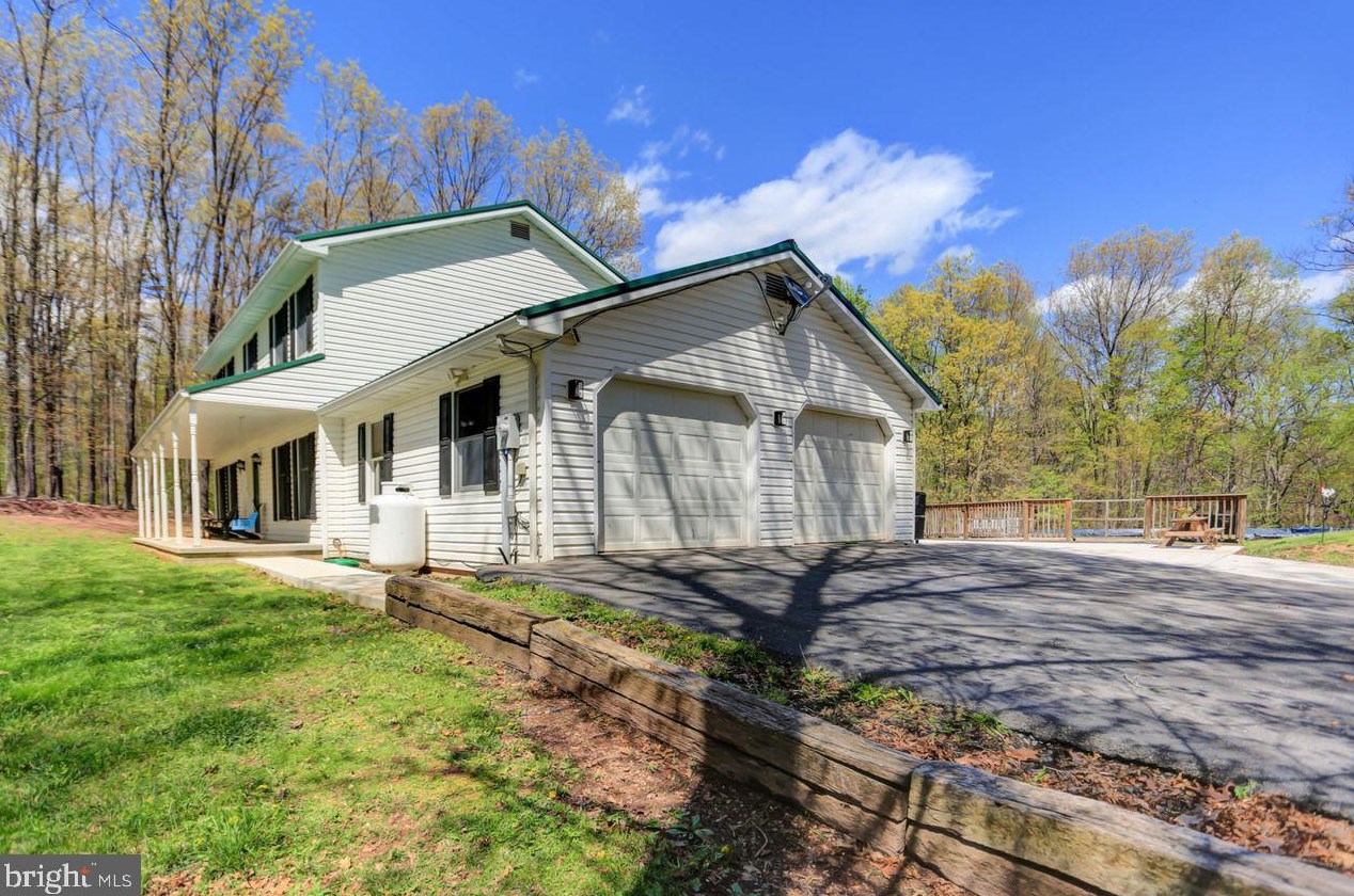 301 Redbud Ln, Stoneybreak, PA 17267