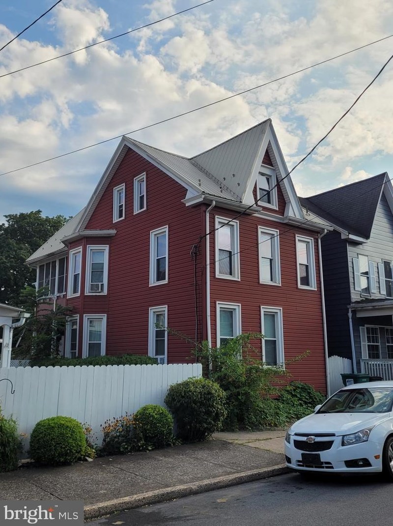 316 10th St, Huntingdon, PA 16652
