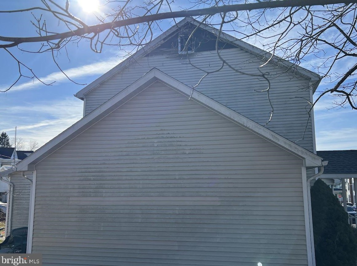 17 6th St, East Salem, PA 17059-1210