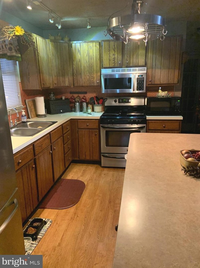 42 Daniel Dr, East Salem, PA 17059-8200