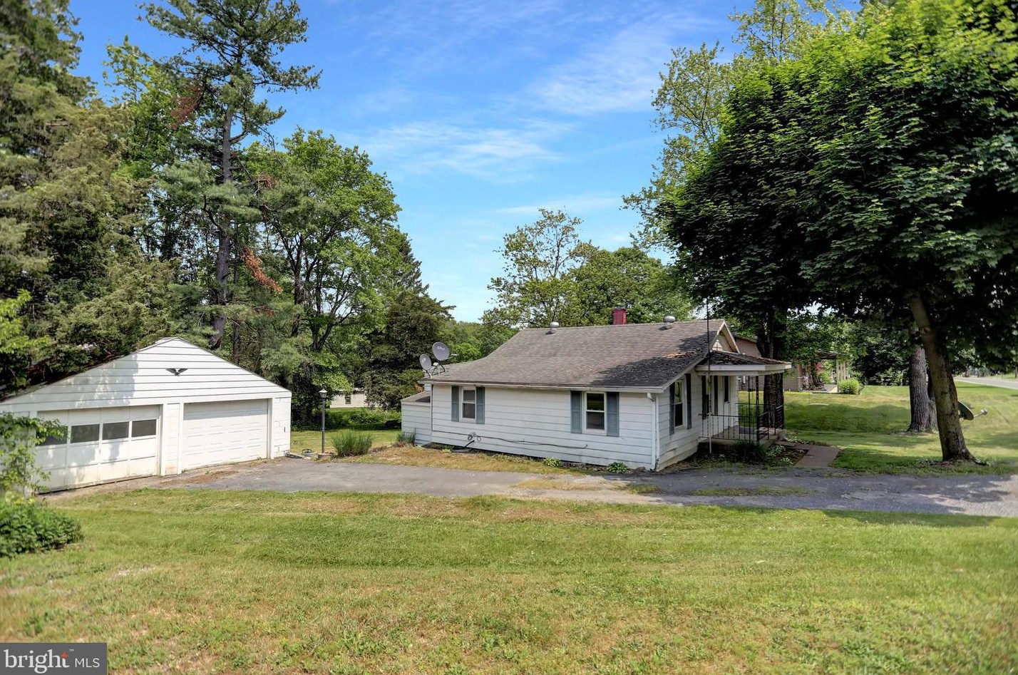 6197 William Penn Hwy, East Salem, PA 17059-7395