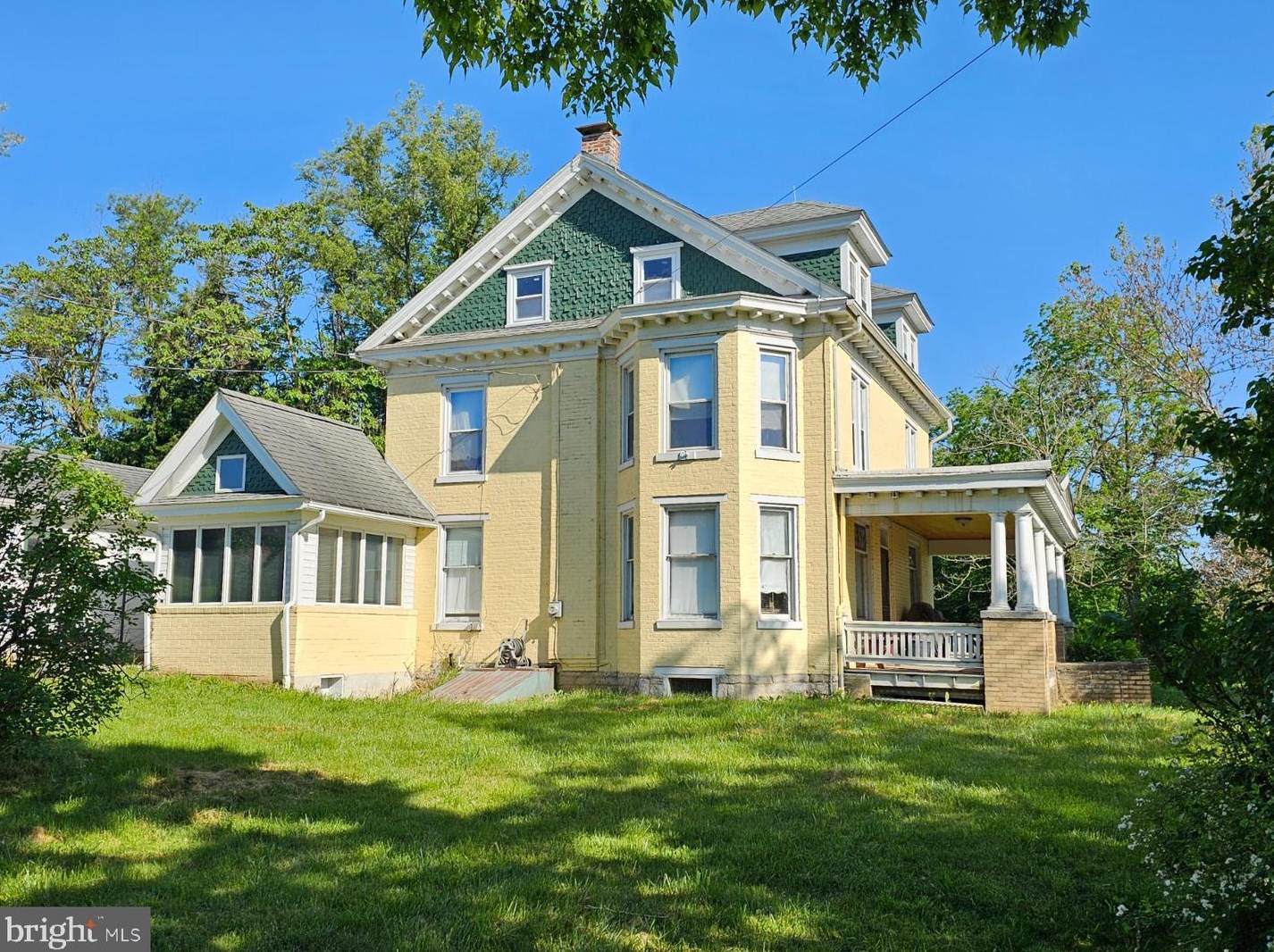 112 Clover Ln, Academia, PA 17082