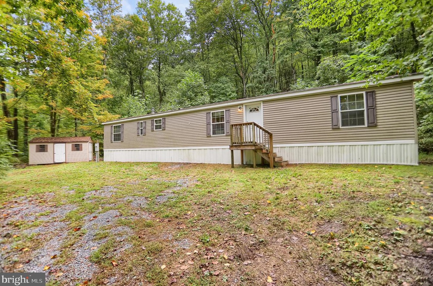 285 Chestnut Ln, Mccullochs Mills, PA 17035-7040