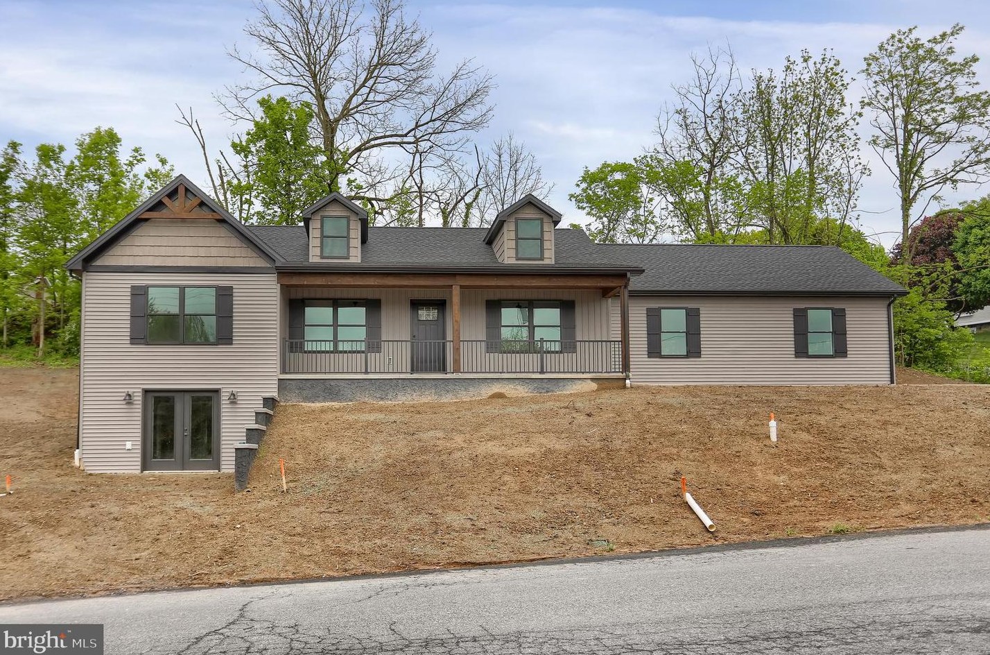 15 Winchester Dr, East Salem, PA 17059-8905
