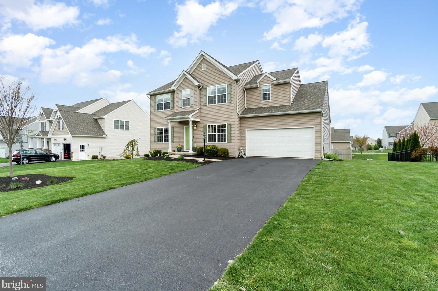 77 Country Side Ln, Bareville, PA 17540-1612