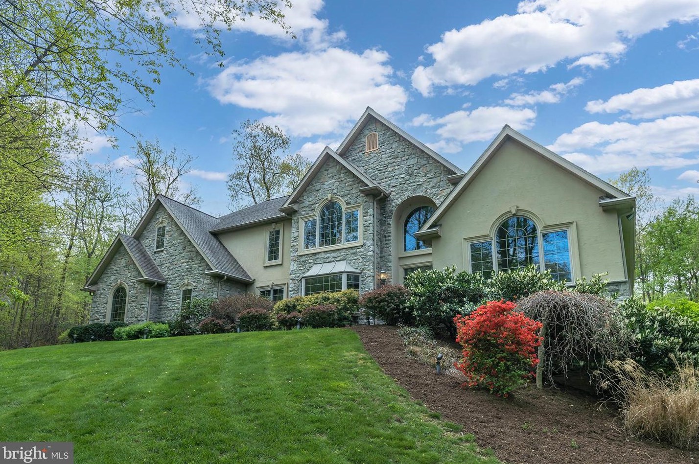 4 Vestral Dr, Pequea, PA 17565