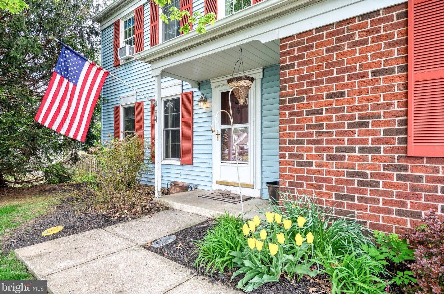 104 Charleston Dr, Willow, PA 17584-9003