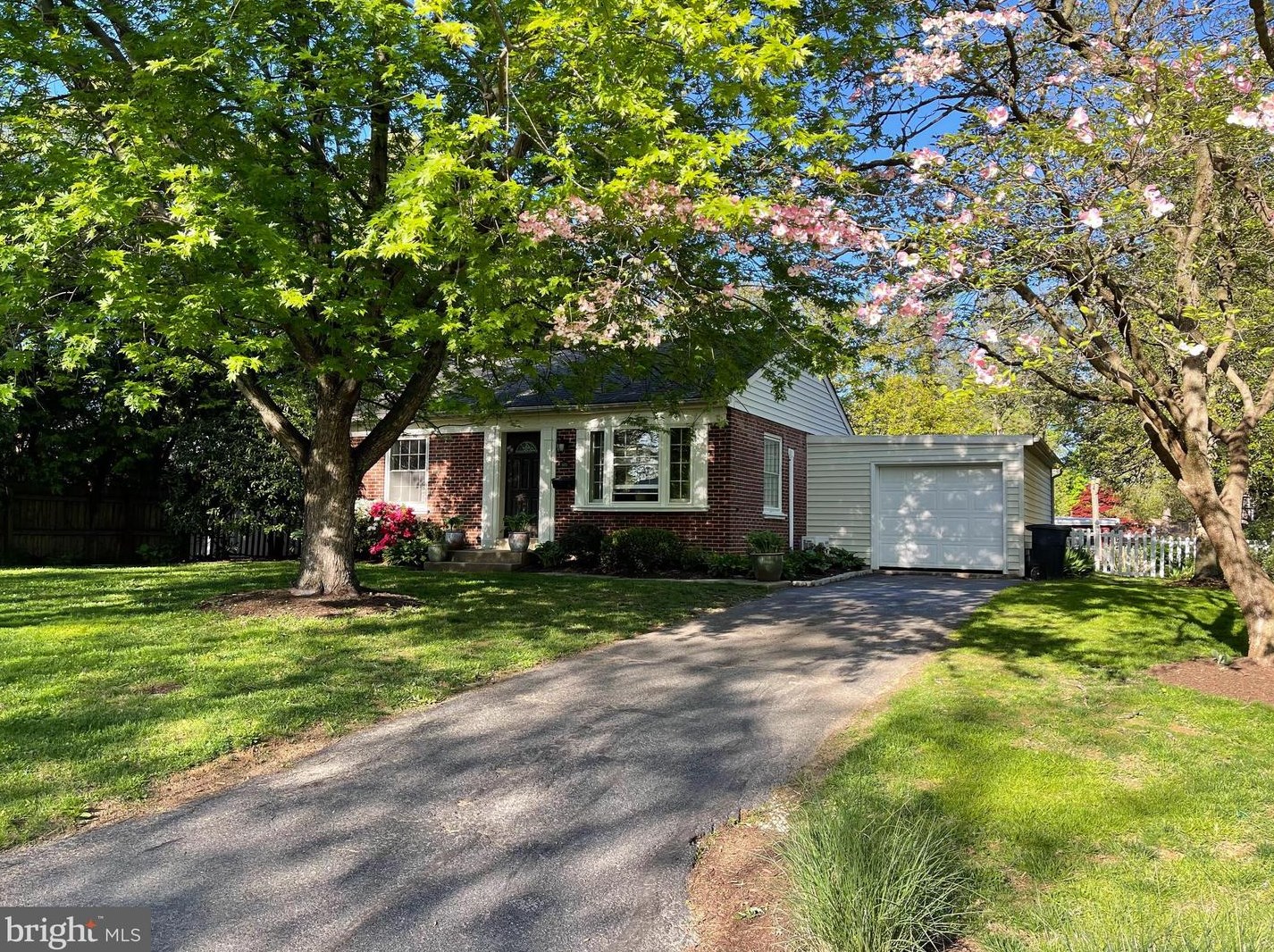 5975 Leebel Rd, East Petersburg, PA 17520-1511