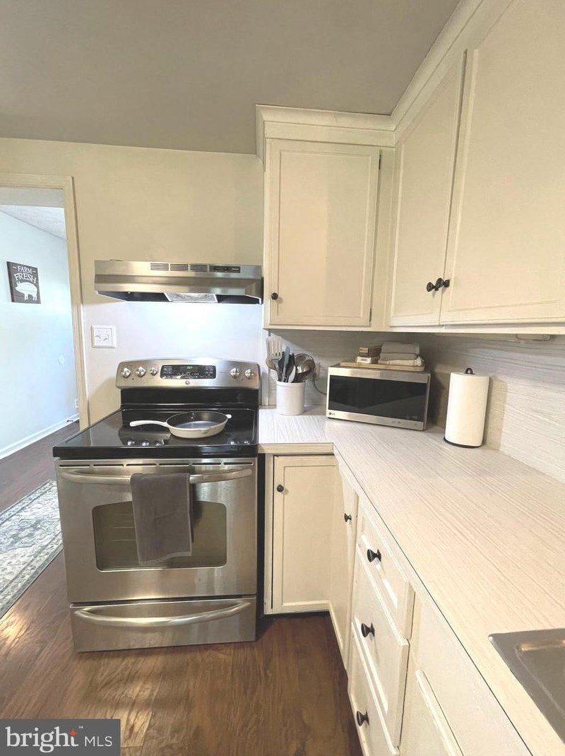 5975 Leebel Rd, East Petersburg PA  17520-1512 exterior