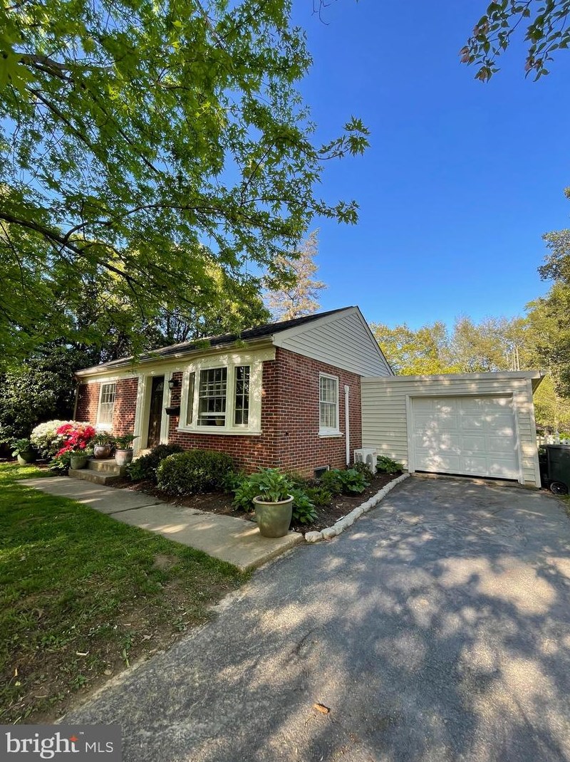 5975 Leebel Rd, East Petersburg PA  17520-1511 exterior