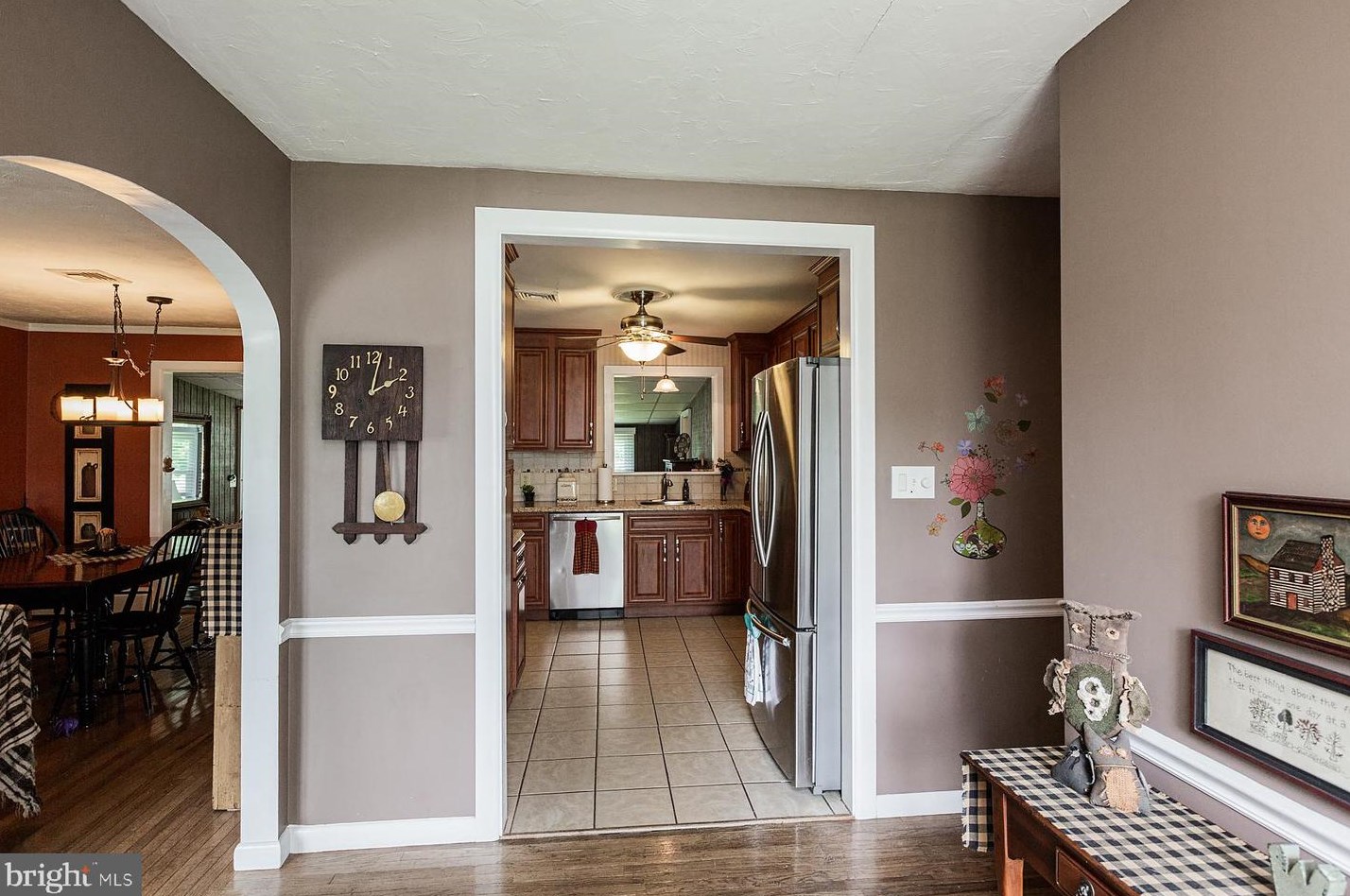 437 Maple St, Kinderhook, PA 17512-2115