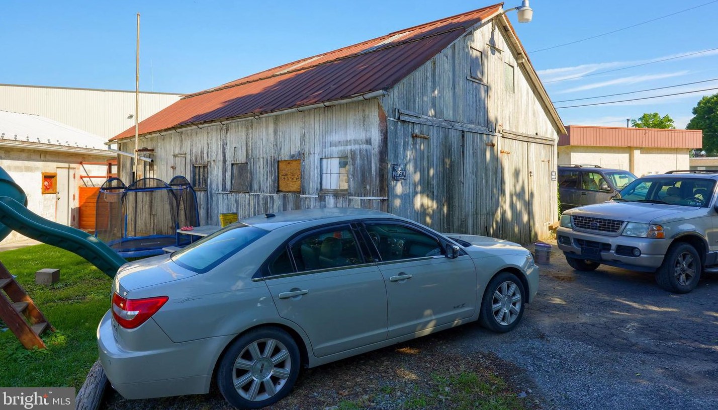 202 Maple St, Gordonville, PA 17529