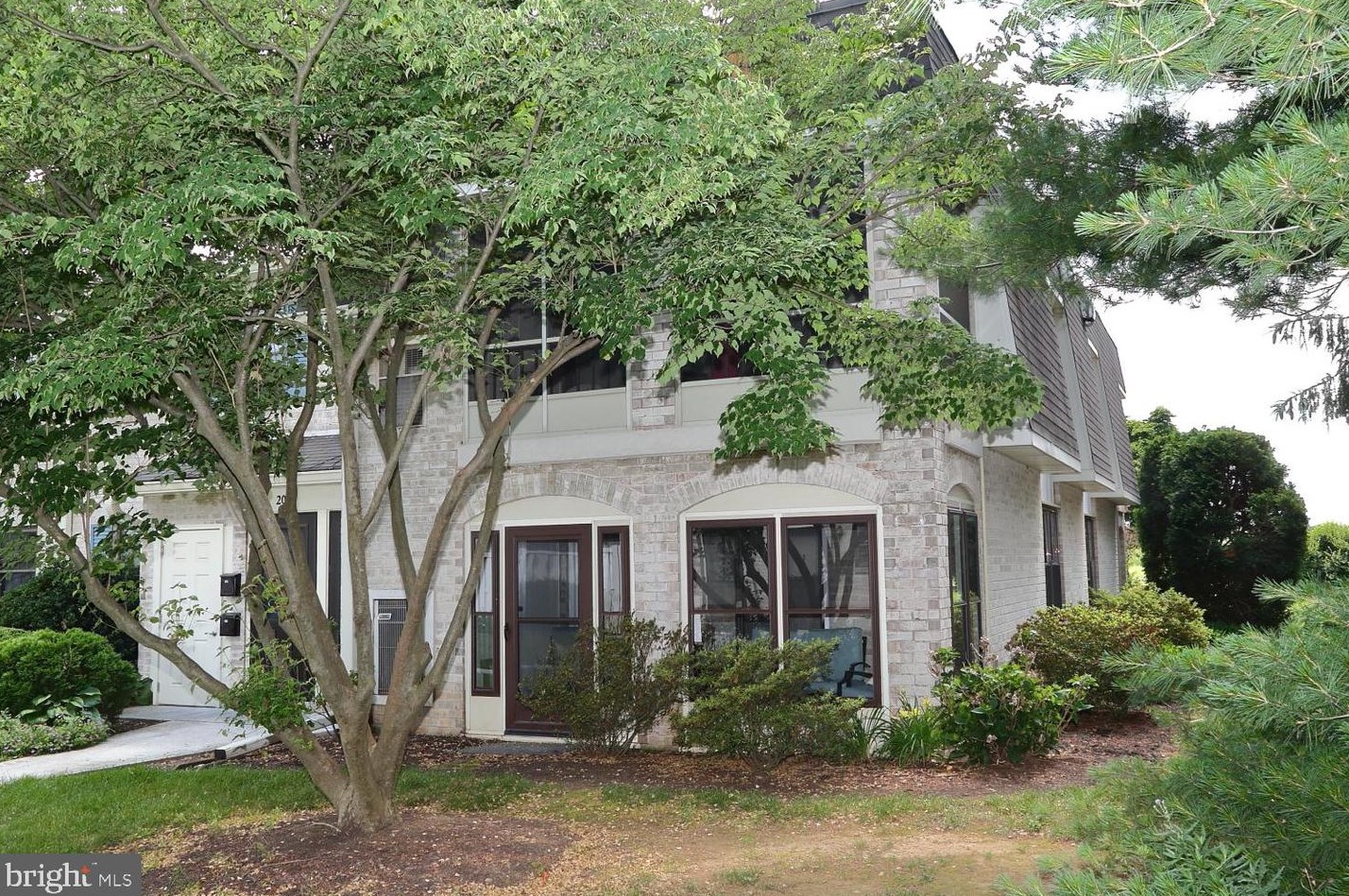 207 Valleybrook Dr, Lancaster, PA 17601