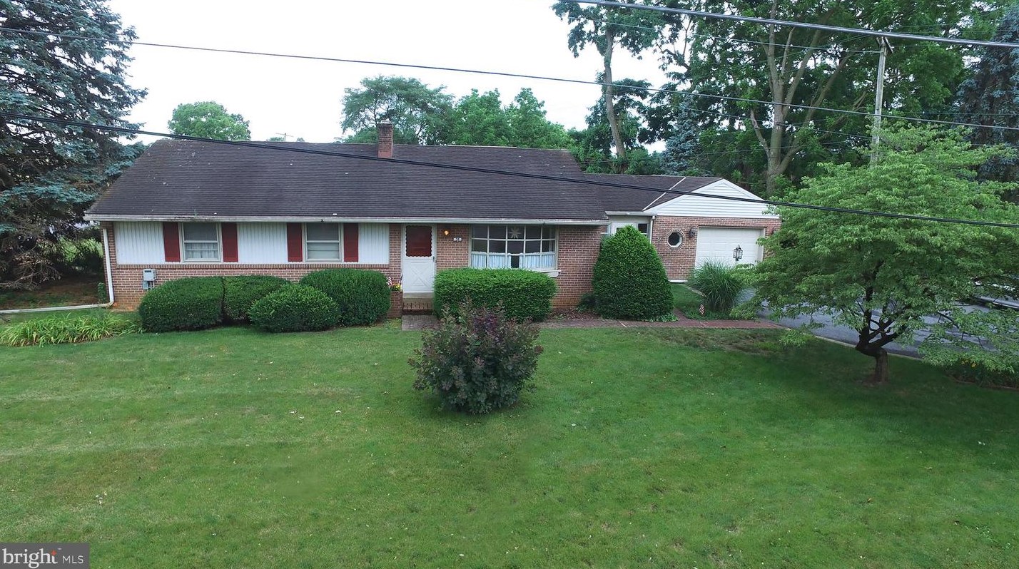 30 Locust St, Bareville, PA 17540-9101