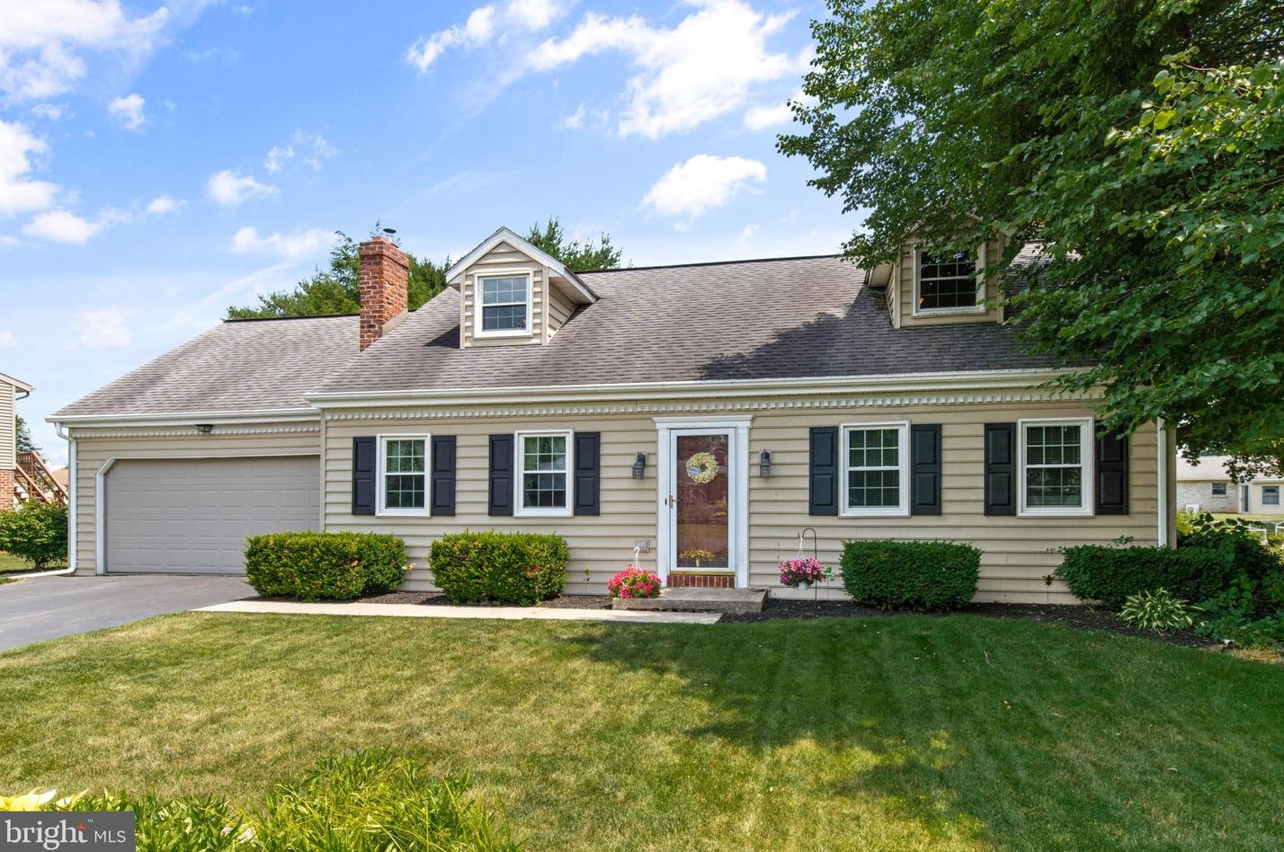 243 Meadowlark Dr, Ephrata, PA 17522