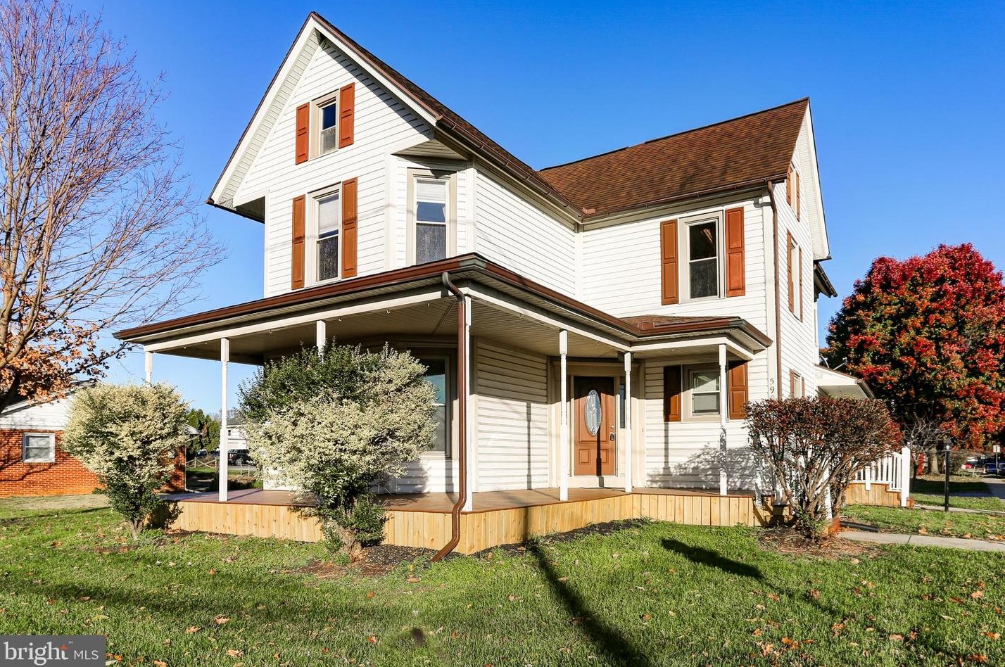 5903 Lemon St, East Petersburg, PA 17520-1315