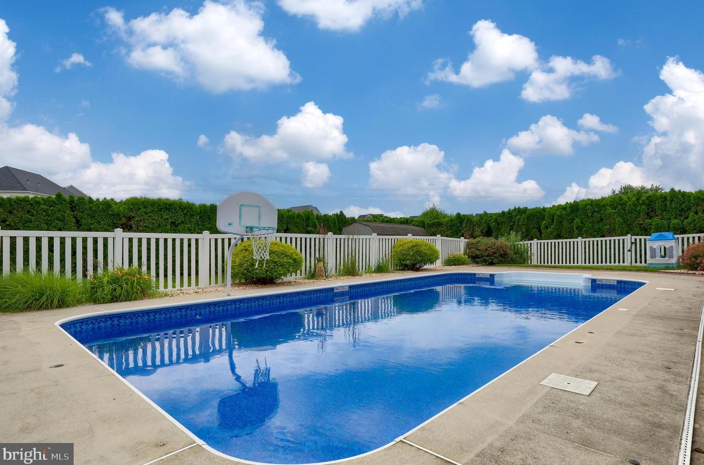 1320 Kenstar Dr, Landisville, PA 17538-1803