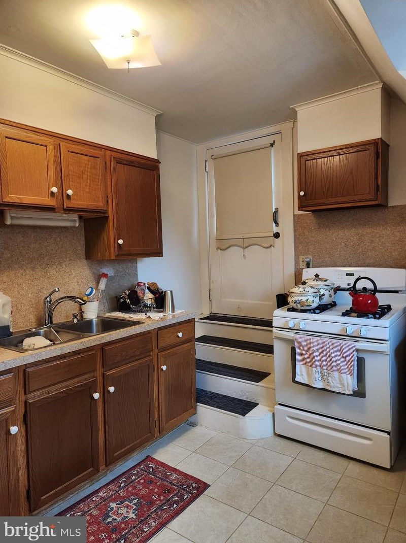 32 Cottage Ave, Lancaster, PA 17602
