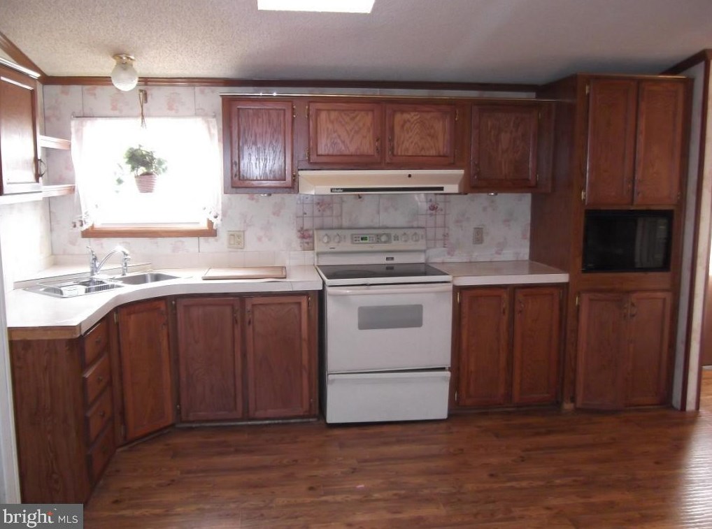 18 Crystal Dr, Old Line, PA 17545