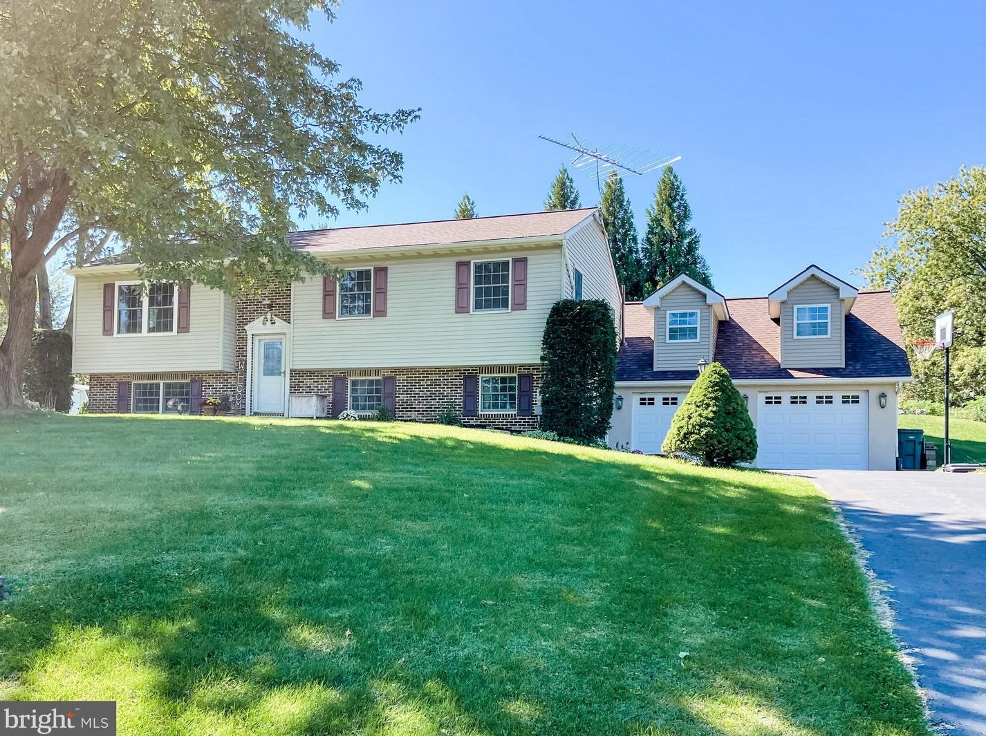 8 Cliffwood Dr, Buck, PA 17566-9236