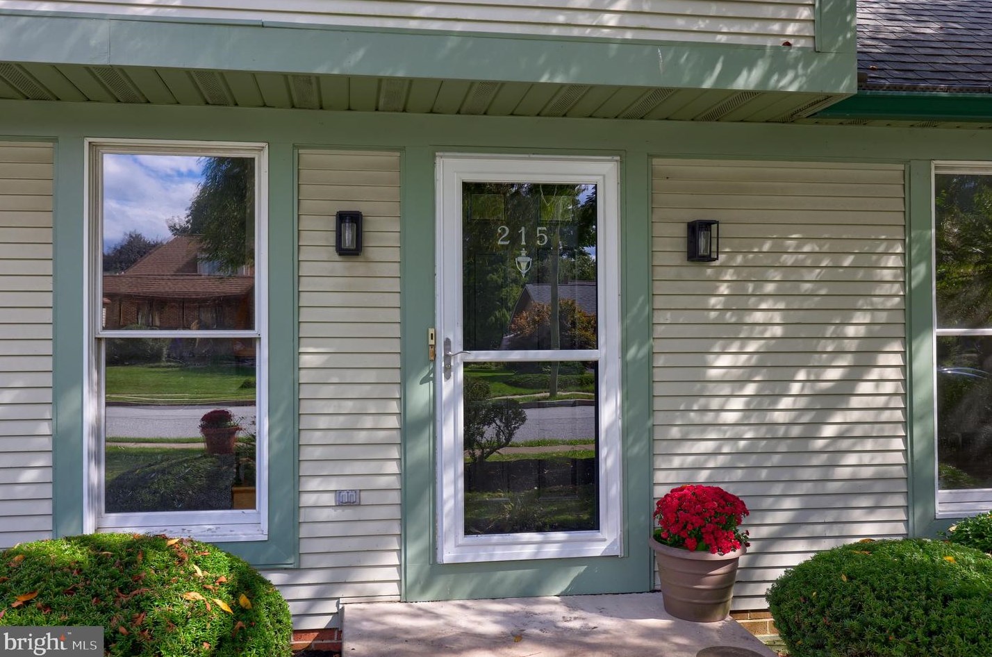 215 Wallingford Rd, Edisonville, PA 17579-1448