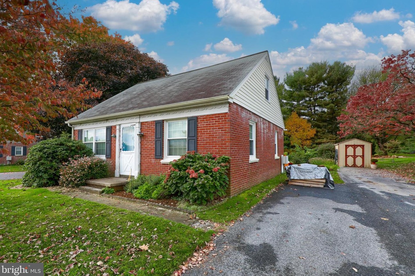 48 Brethren Church Rd, Bareville, PA 17540