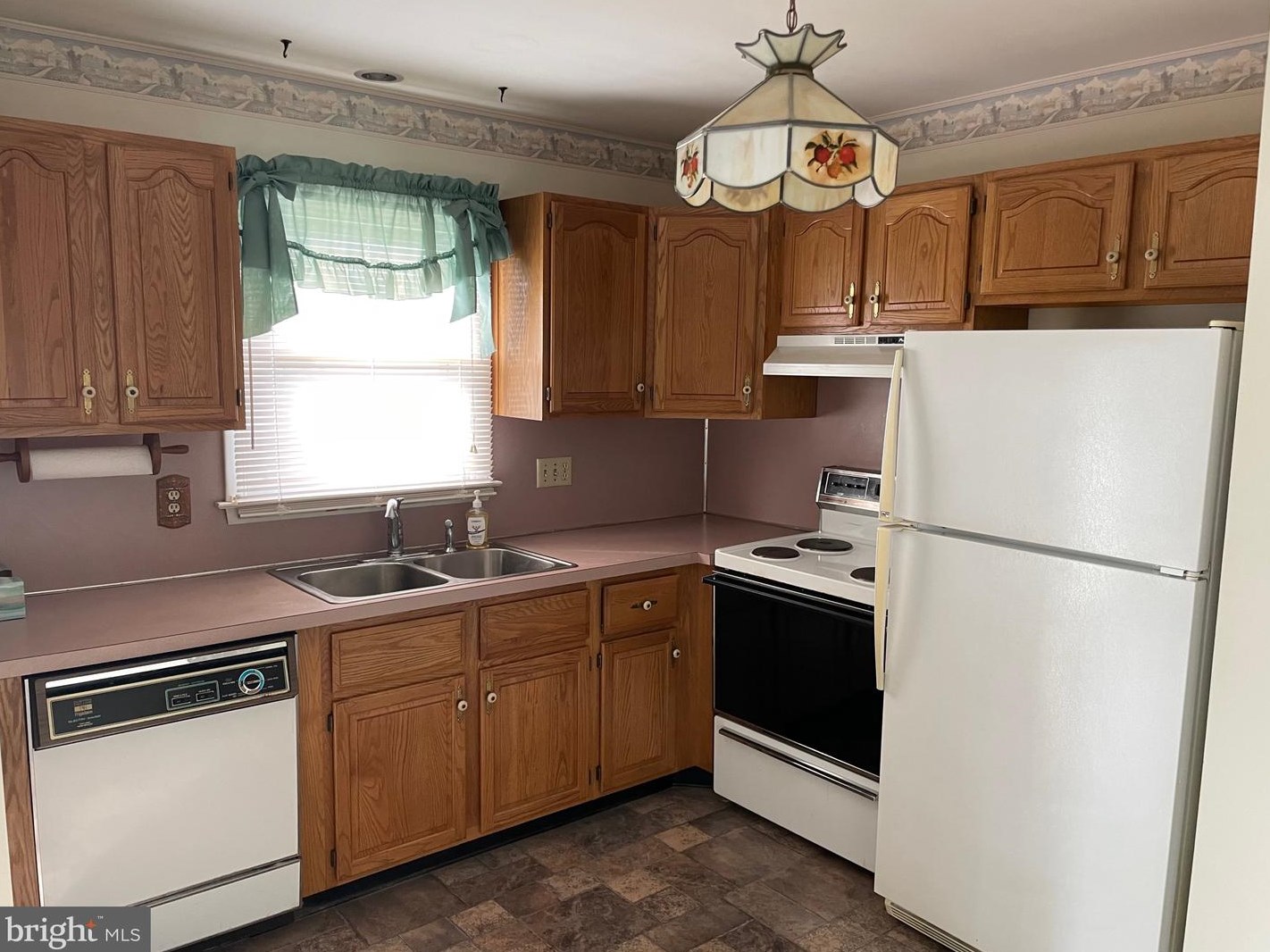 5 Charles Dr, Marietta, PA 17547-1003