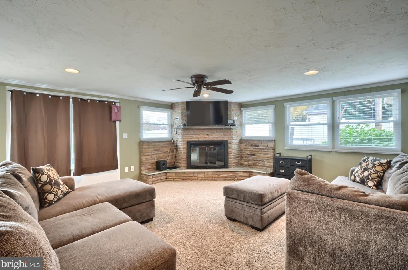 1167 W Main St, Ephrata, PA 17522