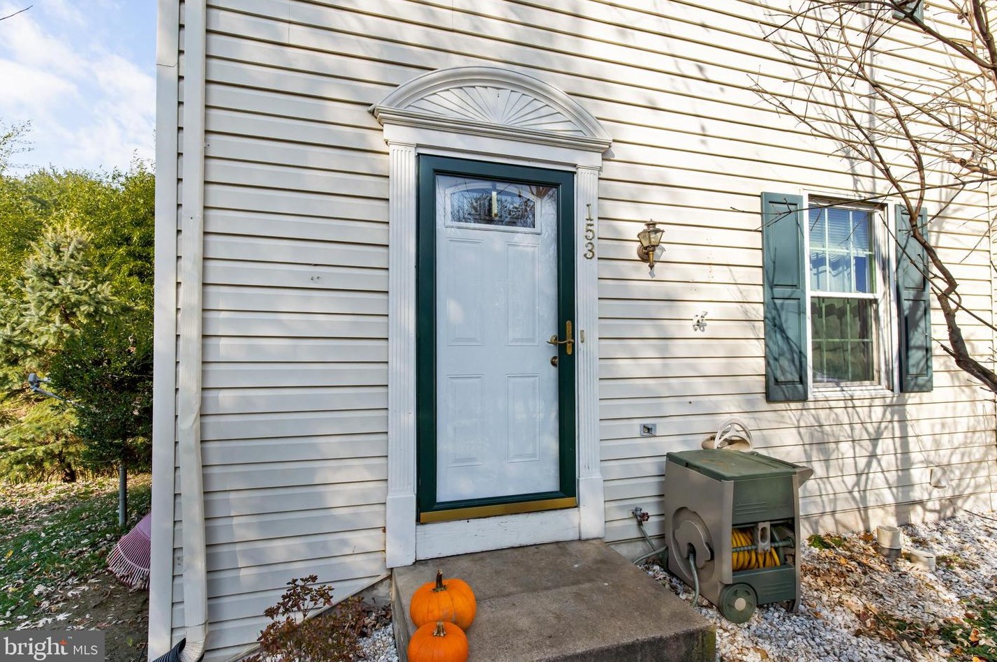 153 Stone House Ln, Kinderhook, PA 17512-9409