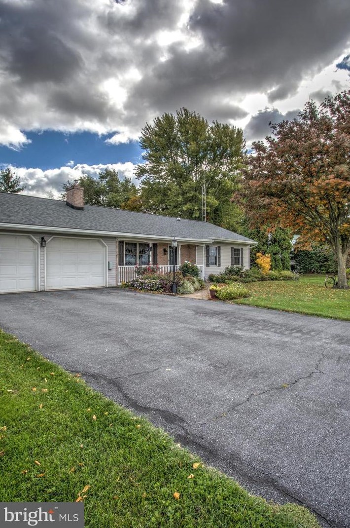 1071 E Meadow Rd, Old Line, PA 17545