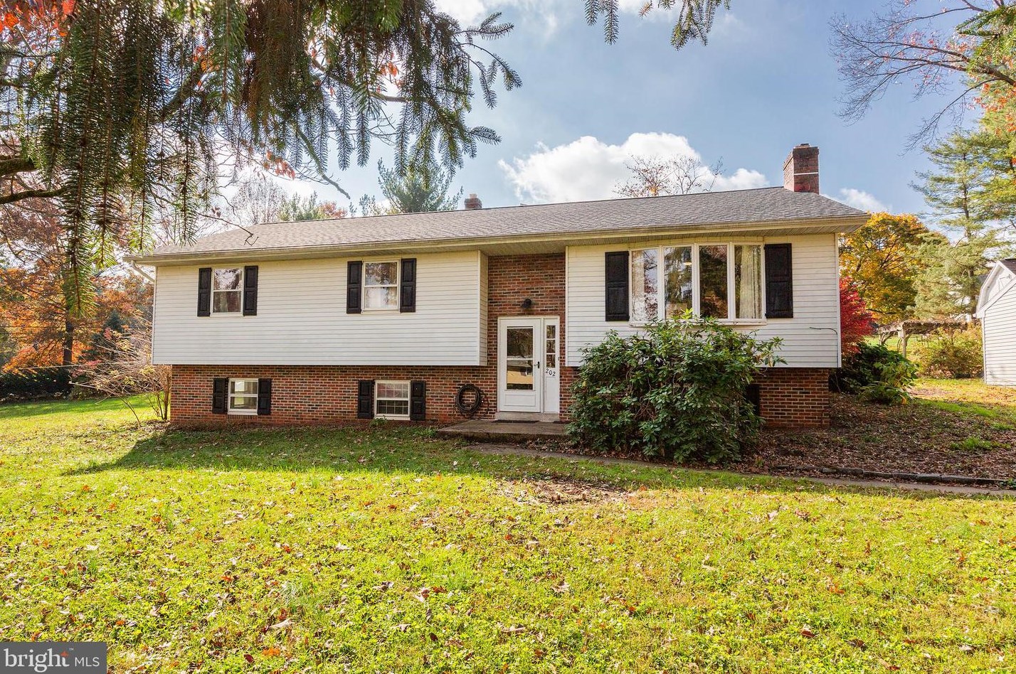 202 Ironstone Ridge Rd, Lancaster, PA 17603