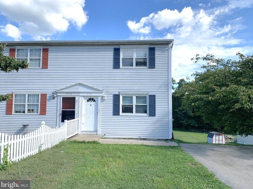1056 Cloverton Dr, Kinderhook, PA 17512