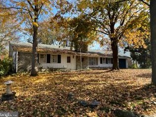 1933 Robindale Ave, Lancaster PA  17601-3824 exterior