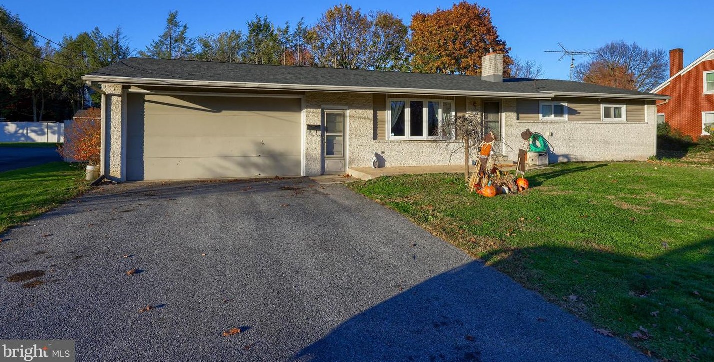 2265 State St, East Petersburg, PA 17520-1220