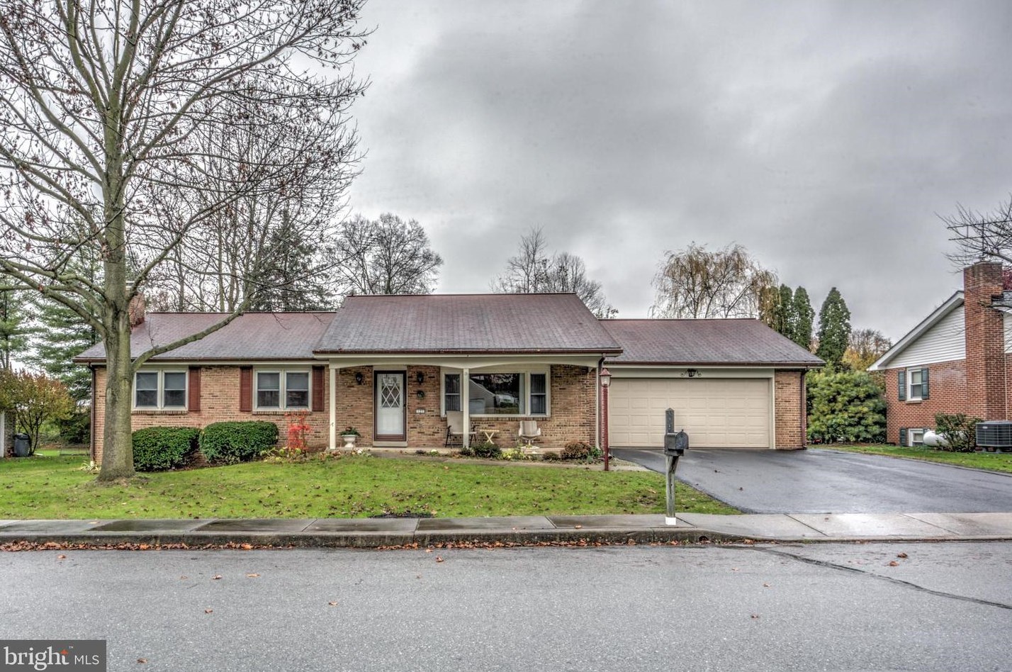 121 Bomberger Rd, Akron, PA 17501-1102