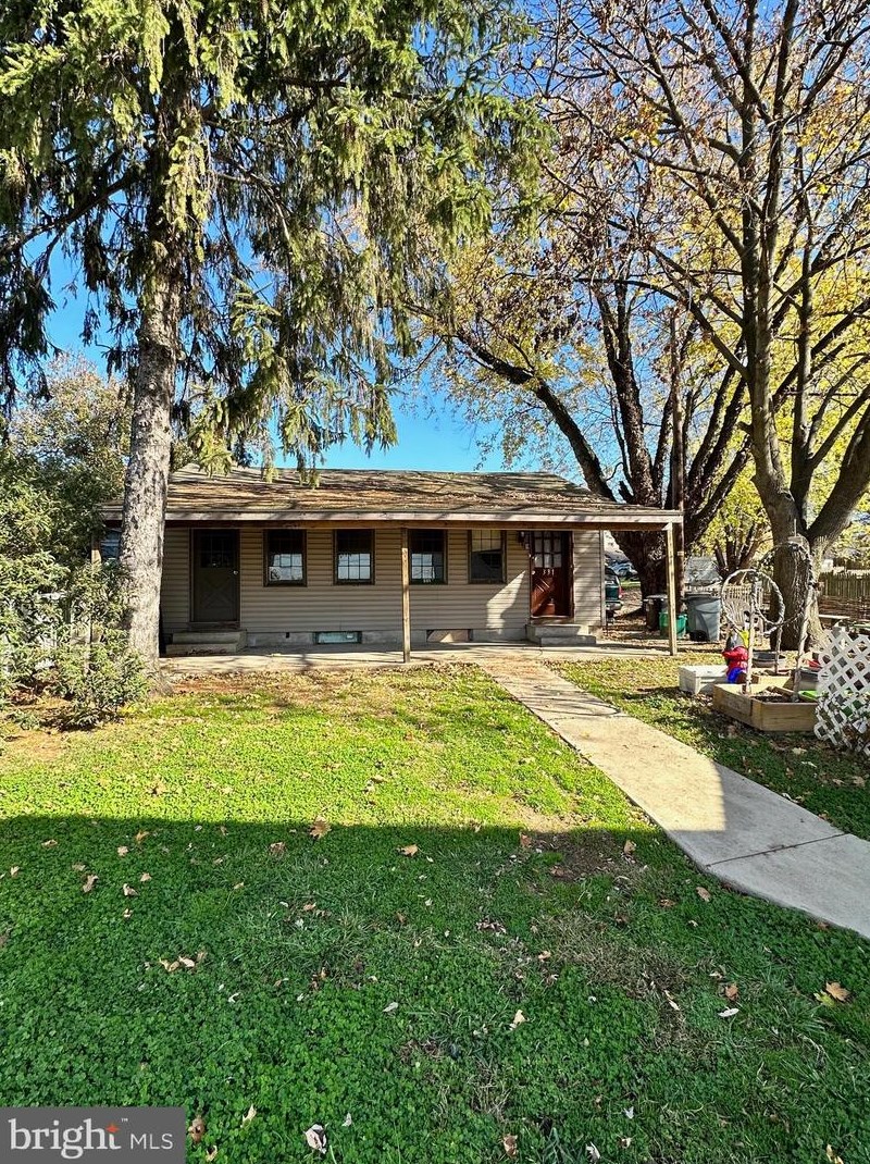 329 N 2nd St, Kinderhook, PA 17512